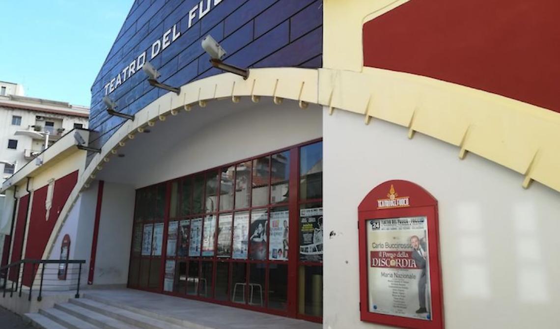 La Provincia di Foggia illumina il "Teatro del fuoco" per accendere la solidarietà agli artisti penalizzati dal Covid
