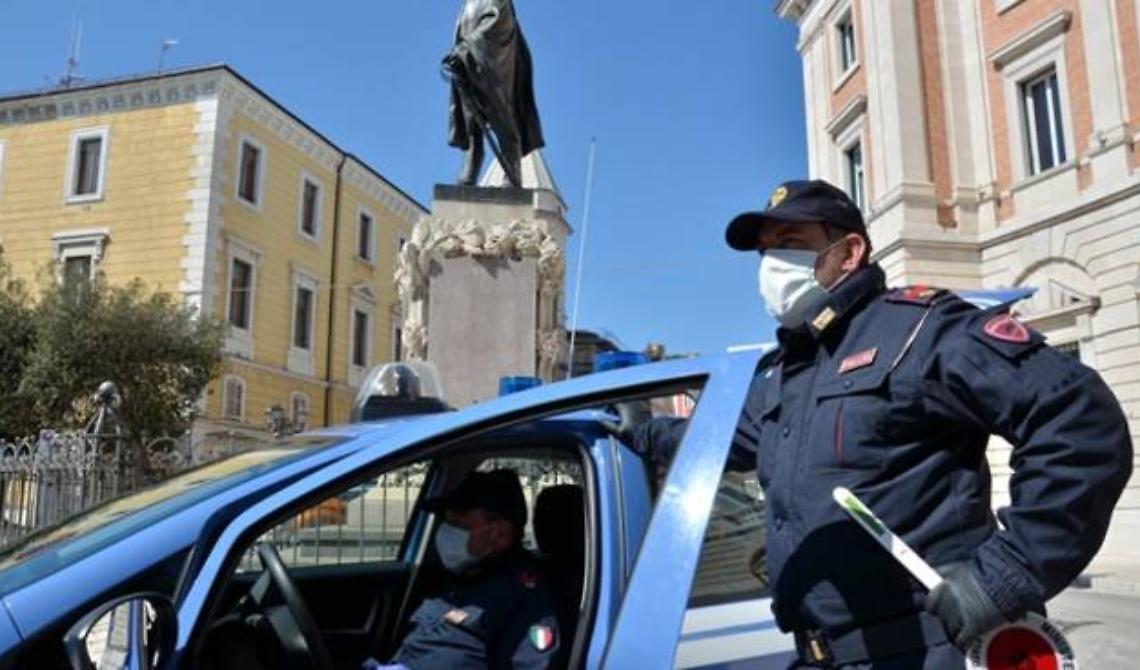 Tentano di investire un agente di Polizia, lanciando droga dai finestrini: arrestati due delinquenti di San Severo a Campobasso