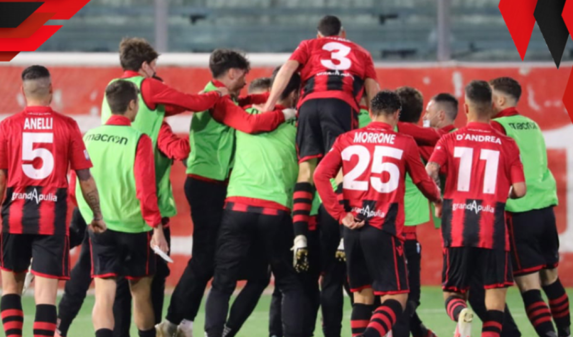 Il Foggia strappa alla Turris 3 baci - gol per la presidente