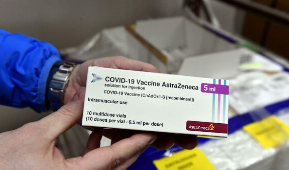 Anche l'Agenzia Italiana del Farmaco vuole vederci chiaro su AstraZeneca e vieta l'utilizzo di un lotto di vaccini