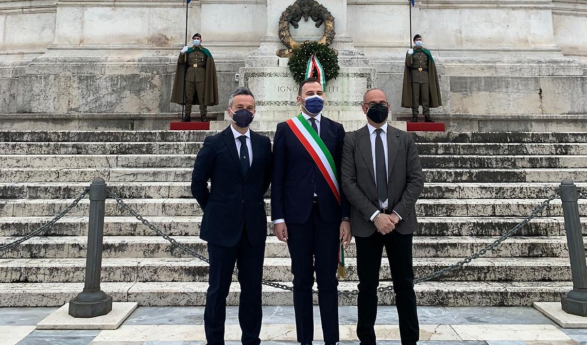 La Città di Avigliano all'Altare della Patria per rendere omaggio al Milite Ignoto. A Roma la delegazione gianturchiana 