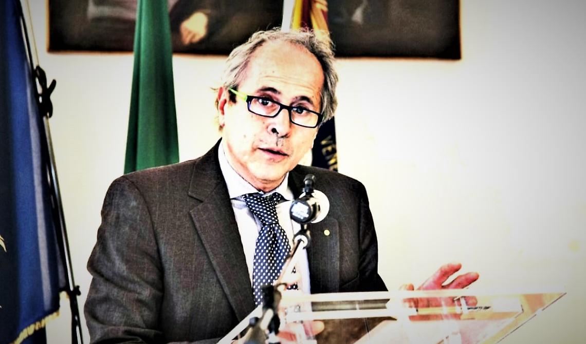 La ricetta anticovid dell'esperto di zanzare Crisanti: «Usate il bancomat»