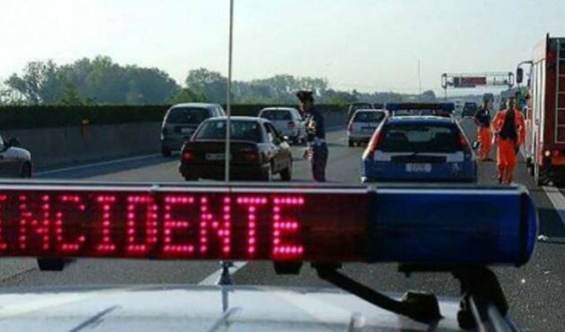 Presta soccorso  in autostrada, investito e ucciso 46enne di San Severo
