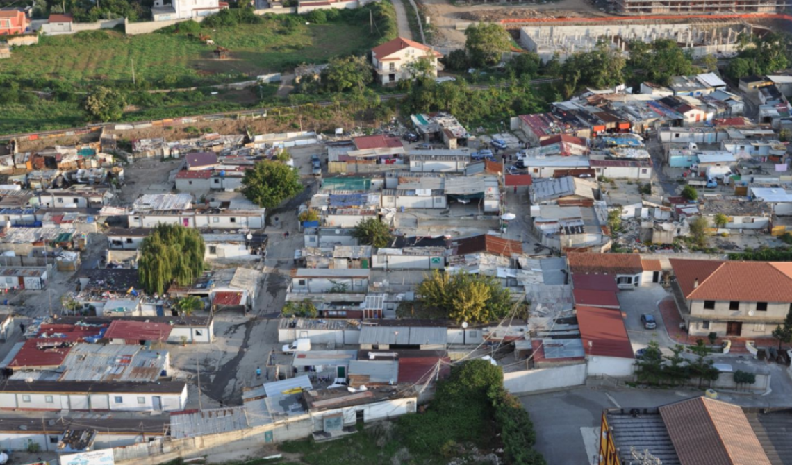 Focolai nei quartieri rom: dal Lazio alla Calabria tra il rifiuto di sottoporsi al tampone e quarantene violate. Ferro (FdI) suona la sveglia al ministro Lamorgese: «Si rischia la bomba sanitaria»