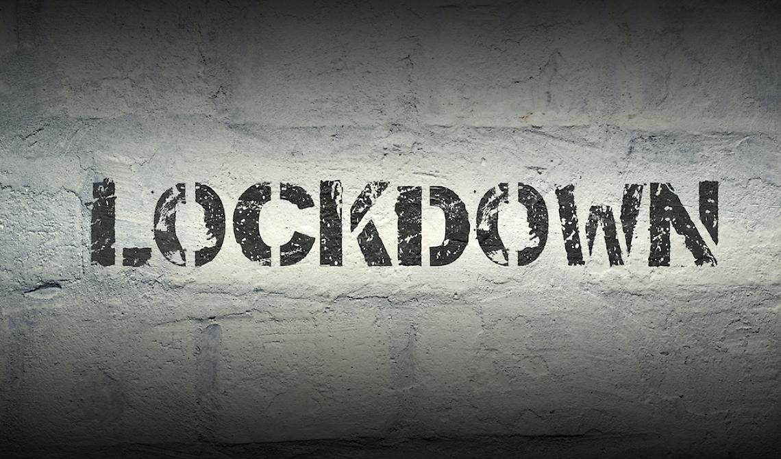 Lo studio della Stanford University smonta la via chiusurista: «Lockdown, permanenza forzata a casa e chiusure non hanno alcun effetto benefico chiaro e significativo» 