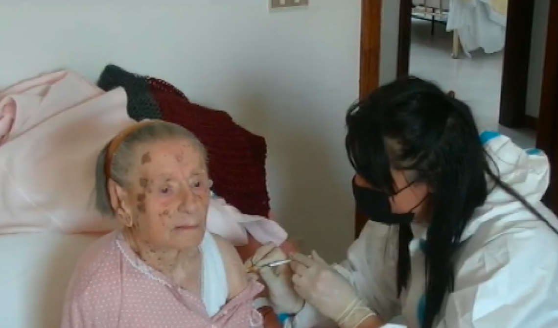 A Picerno vaccinata una nonnina di 109 anni