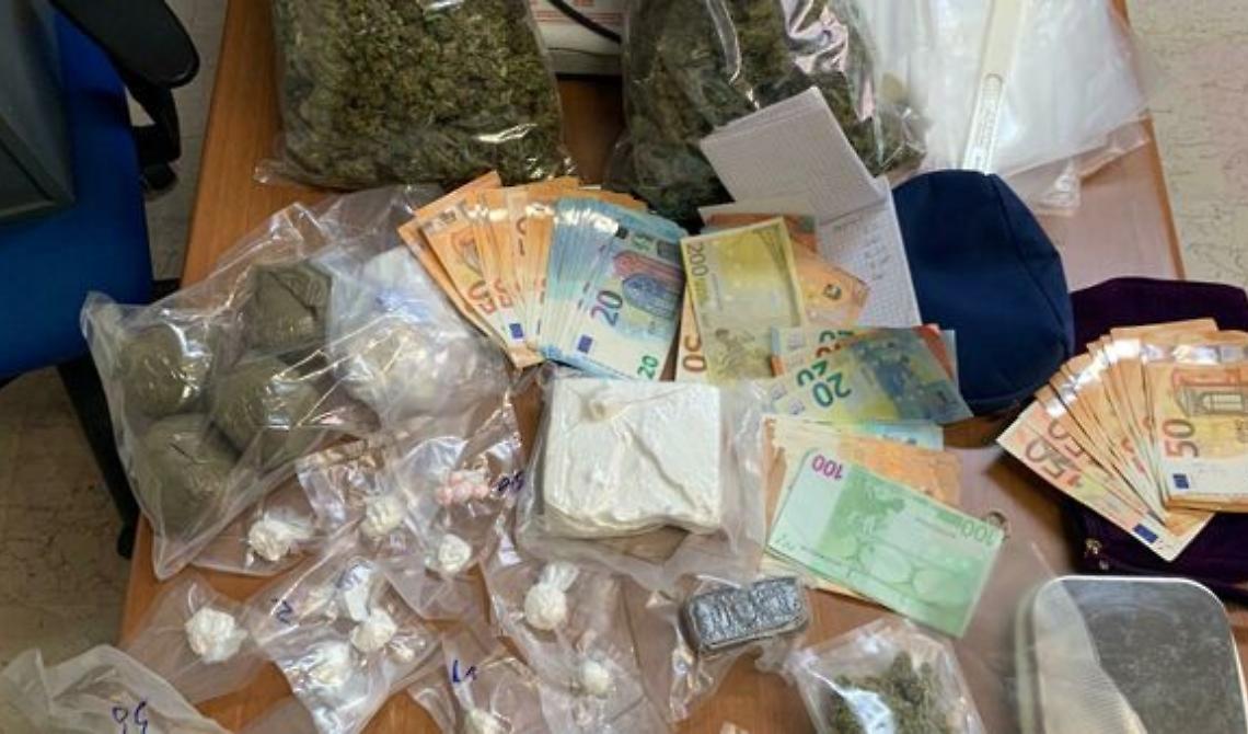 Spacciatore di Foggia arrestato dalla Polizia a Montesilvano: riceveva i clienti direttamente in casa