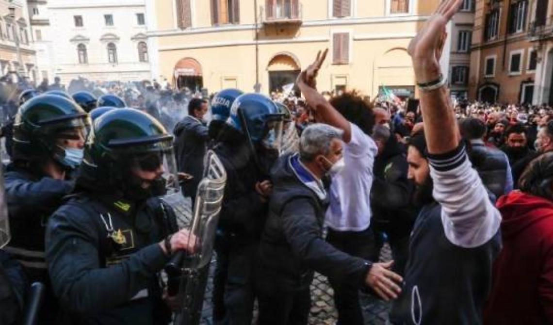 Ultim'ora #ioapro, «Fateci riaprire». Tafferugli tra manifestanti e polizia, cori contro Speranza e Salvini