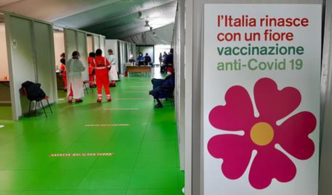 Prenotazioni vaccini in Basilicata per le fasce cosiddette fragili. Disservizi per  Acerenza: per il numero verde è in Molise 