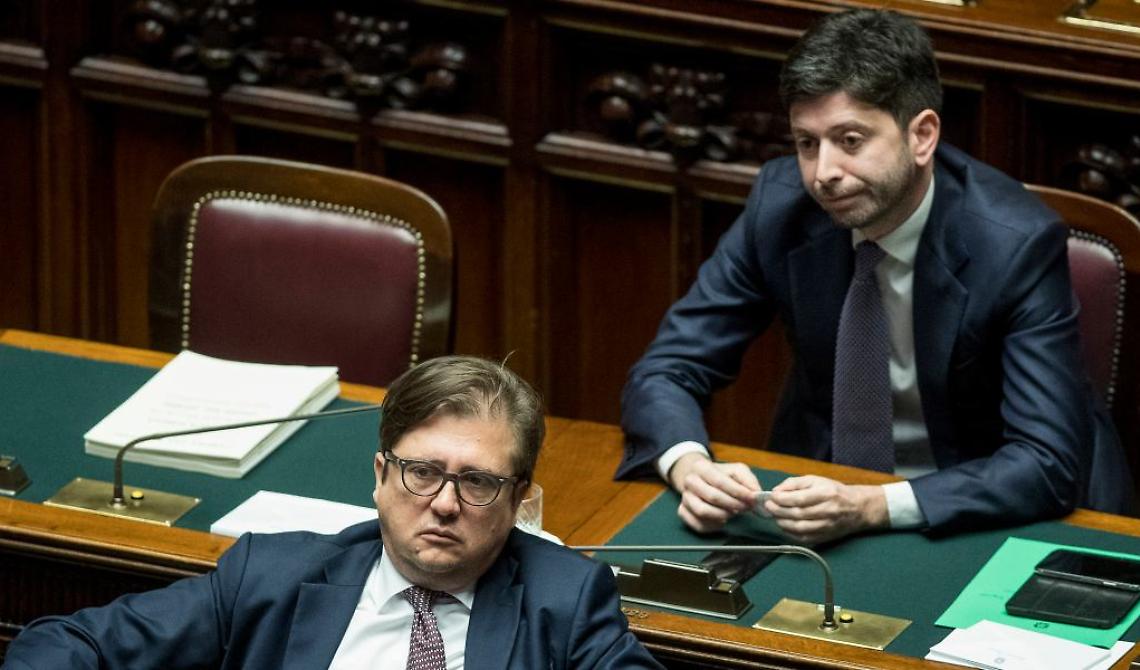 Speranza: «Misure restrittive rimarranno. Chiusure ed aree rosse portano i primi risultati»