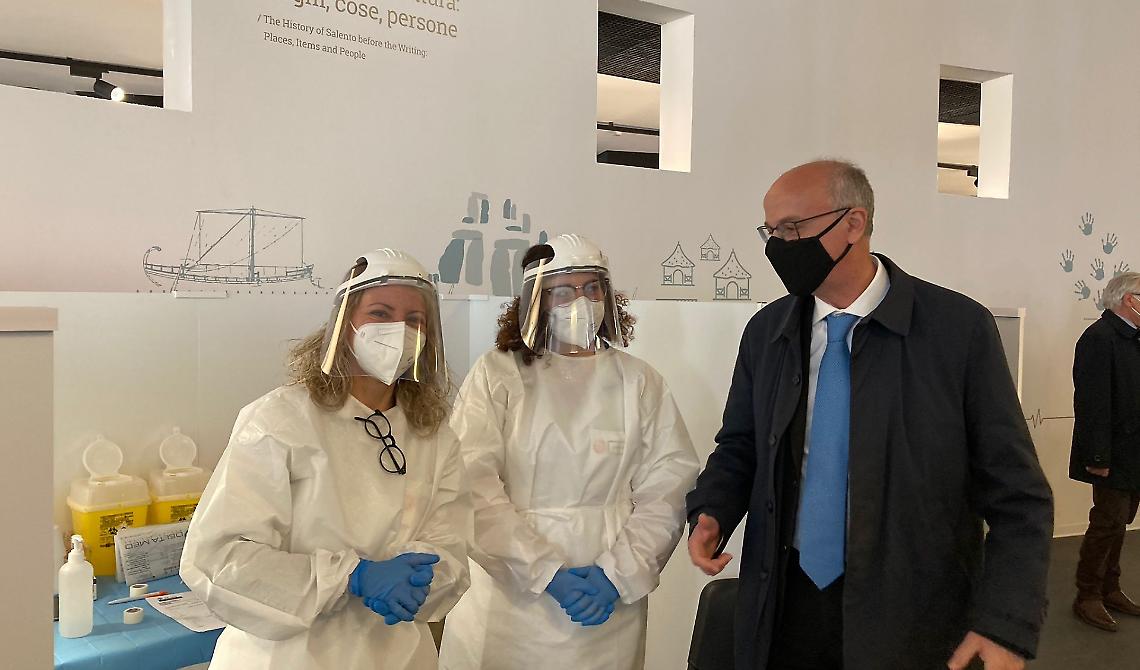 Vaccinazioni in Puglia senza prenotazioni per riempire tutti i centri, ecco cosa cambia da domani