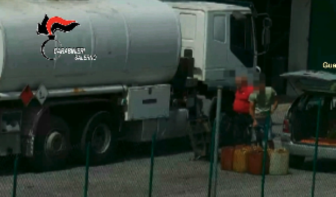 Sull'asse Campania-Puglia clan mafiosi casalesi (i Diana) e tarantini (i Cicala) hanno scoperto «una vera e propria miniera d'oro nero»: 37 arresti 