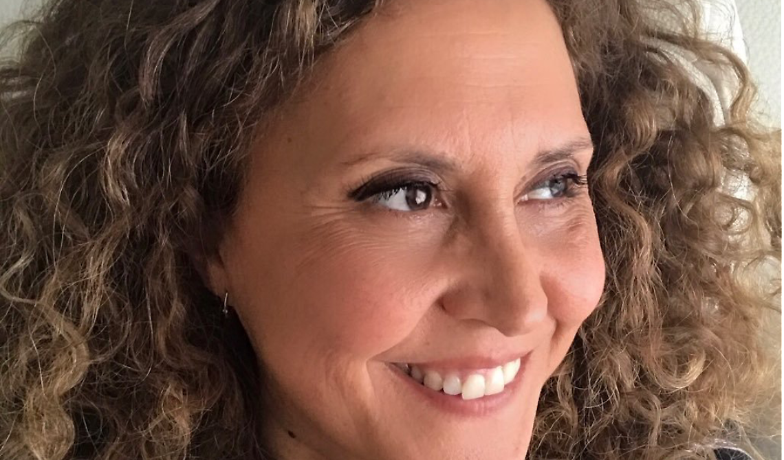 Nicoletta Simeone "casellante" di Isoradio alla scoperta dei dialetti di Puglia a Vieste, dove le strade «nascono dritte e muoiono storte»