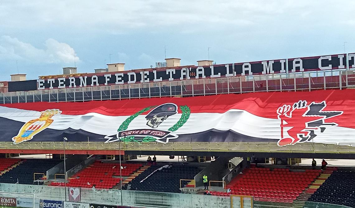 La fedeltà c'è, è tutto il resto che manca al Foggia. E affonda pure con la Paganese