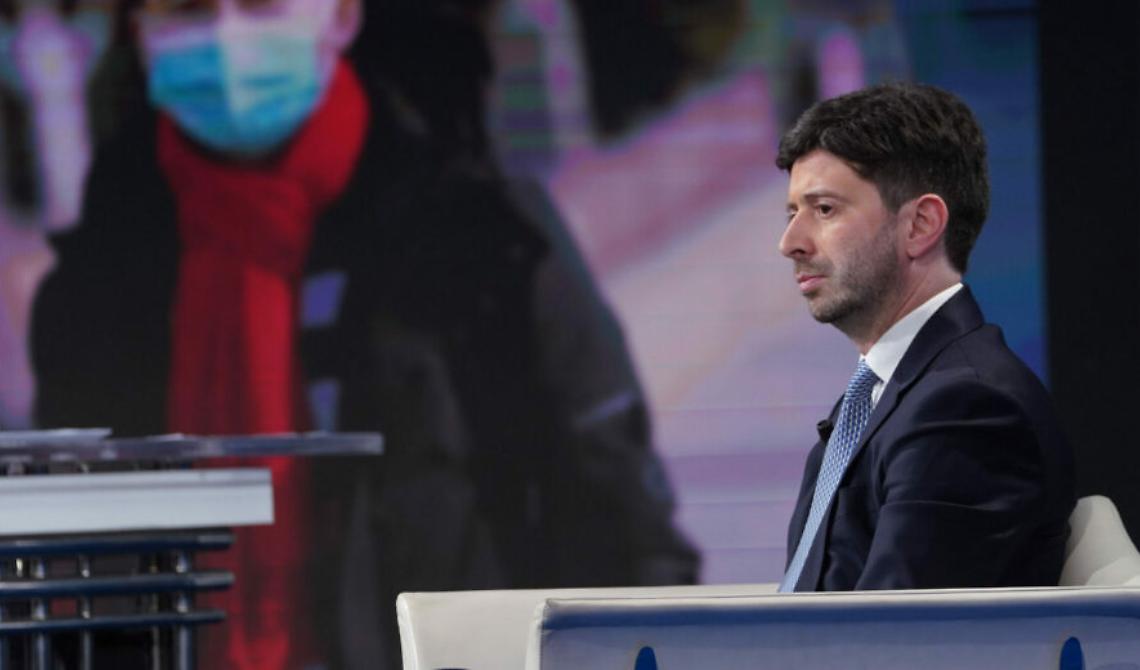 Speranza in visita a Teramo, sull'autostrada A24 affissi striscioni per chiederne le dimissioni