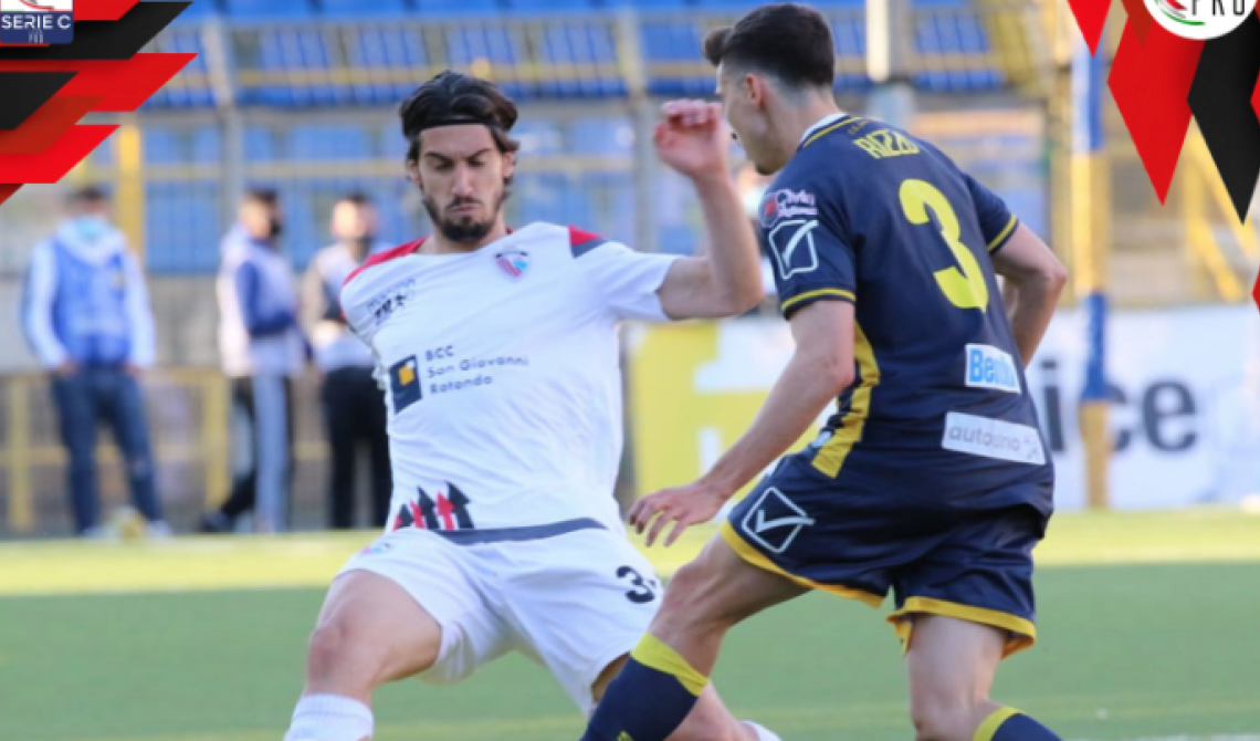 Il Foggia va a prendere schiaffi a Castellammare, in attesa dei cannoli da Catania 