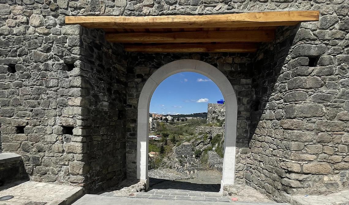 Melfi aggiunge un tassello alla storia: rinasce Porta Calcinaia  