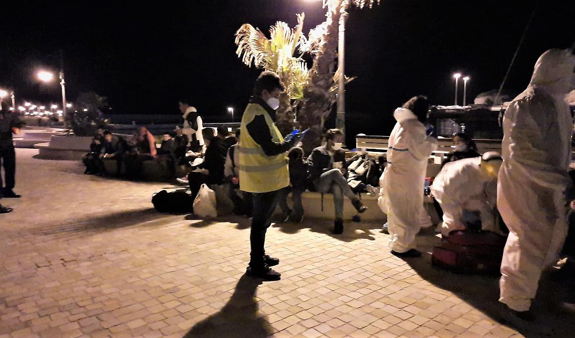 Sbarco di migranti nella notte a Vieste: 35 afghani, tra cui 12 minori e un neonato