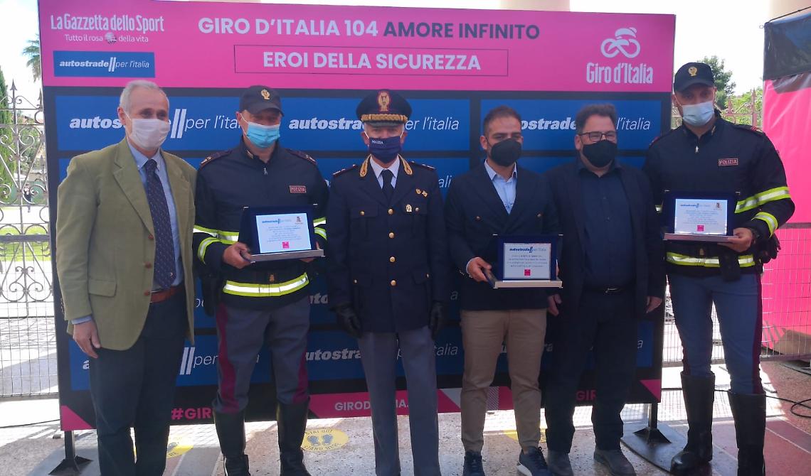 Al Giro d'Italia tornano a correre anche gli "Eroi della Sicurezza" della Polizia