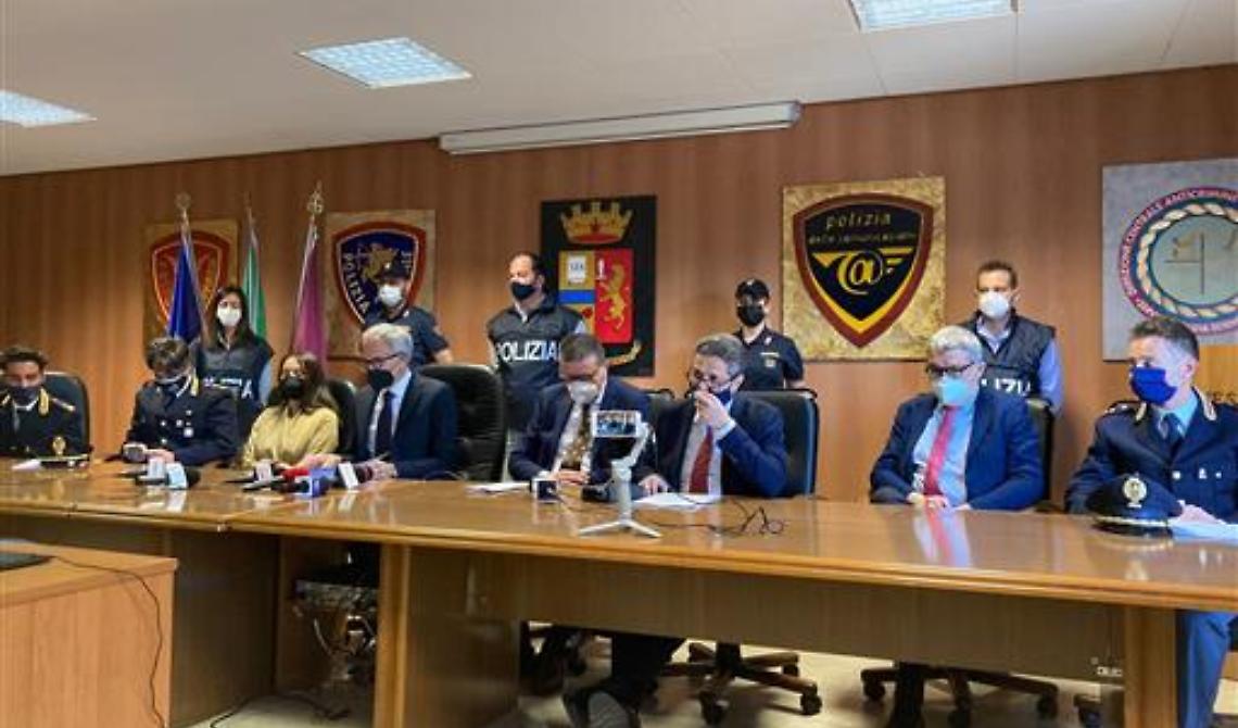 Con l'accusa di corruzione, arresti domiciliari per il dimissionario sindaco di Foggia Landella e due consiglieri comunali