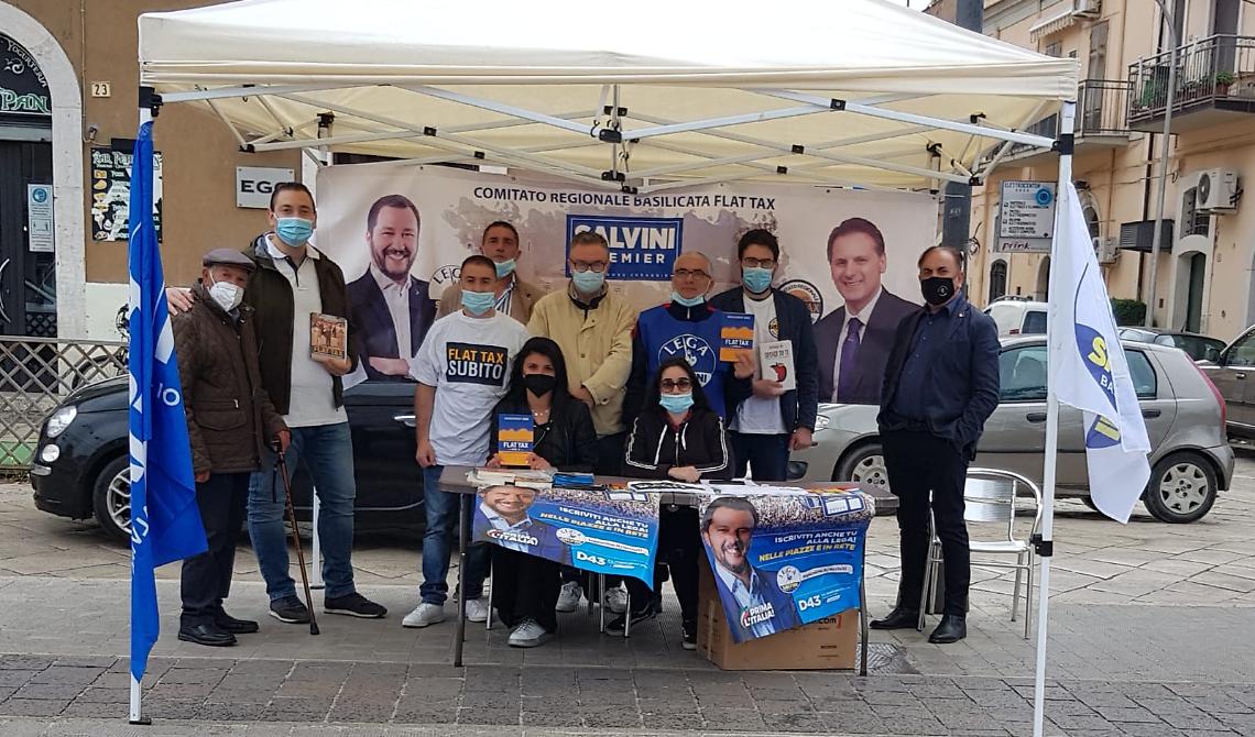 La Lega gioca la carta dei gazebo, ma paga il paludamento in Regione. Zullino rilancia la Flat tax