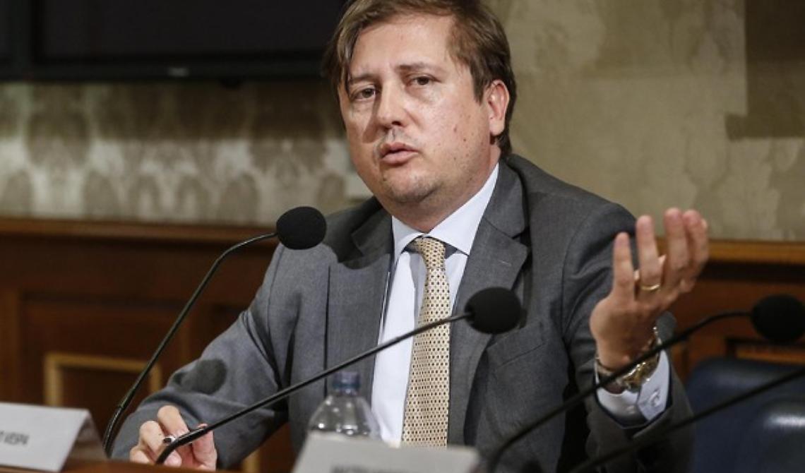 Sileri e il dono della veggenza: «Tra pochi giorni inizieranno a calare i contagi e i decessi per Covid»