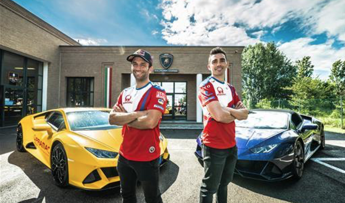 Una "sbandata" in Lamborghini per il campione delle due ruote Michele Pirro