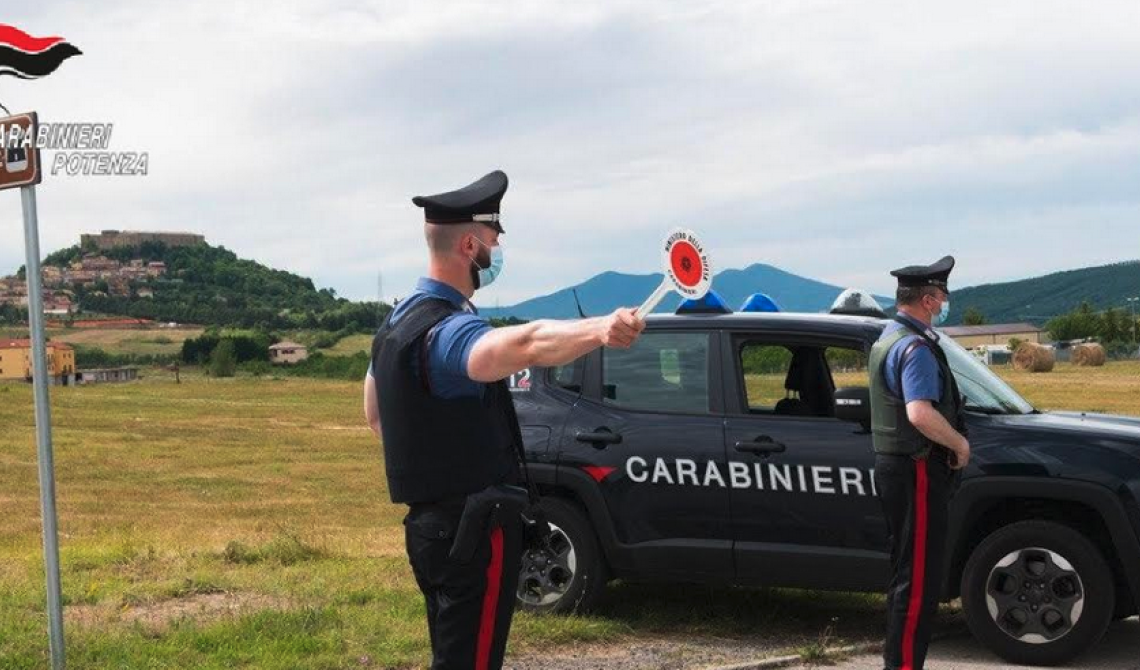 Lagopesole, picchia la moglie con un bastone: arrestato
