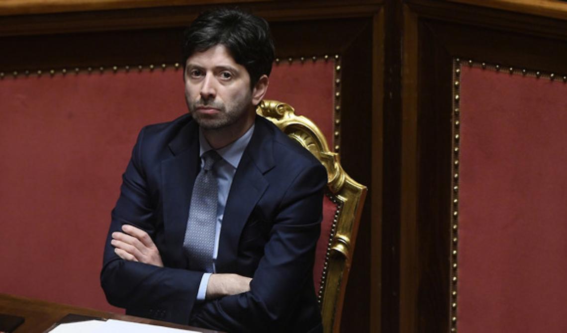 Il confusionario Speranza che sostiene tutto e il contrario di tutto 