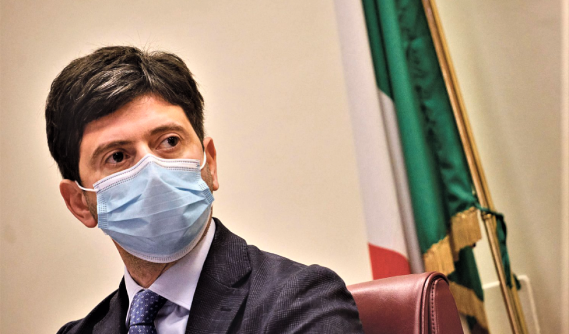 Speranza: «Il Green Pass è uno strumento per limitare le restrizioni»