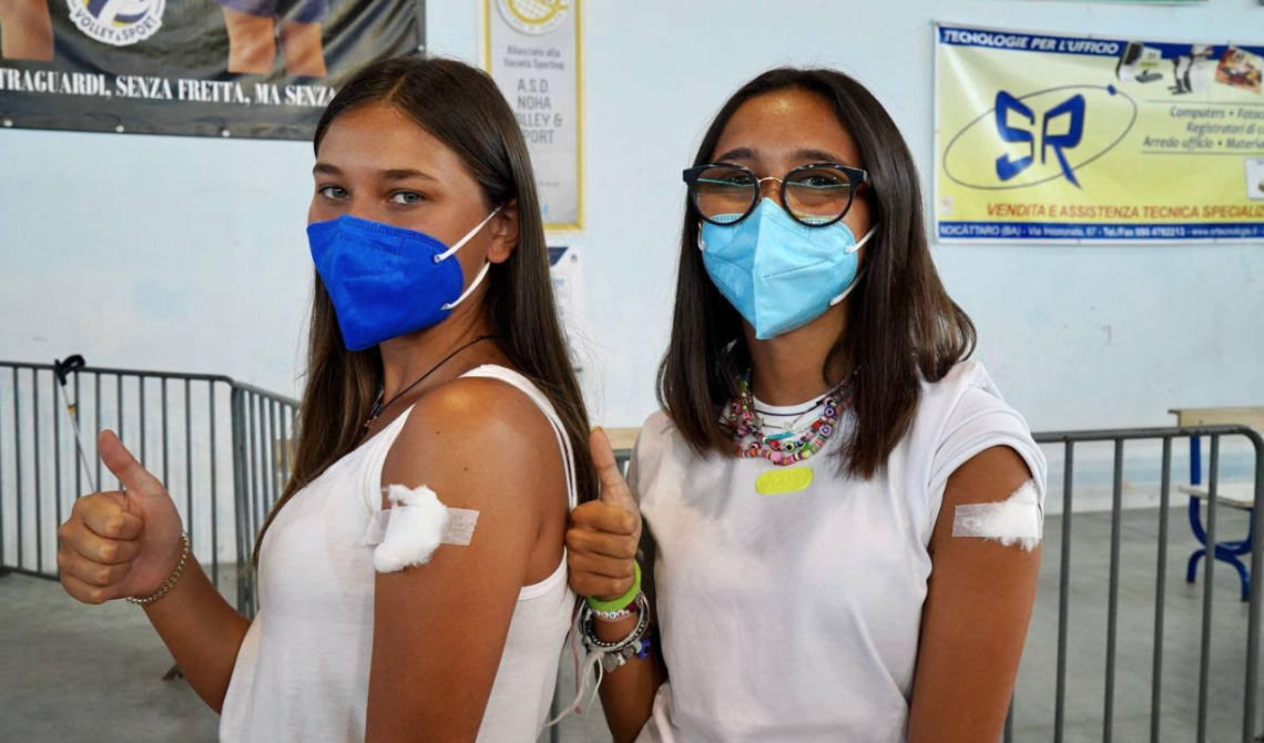 Parte il vaccino per gli studenti in Puglia, conto alla rovescia per coprirli tutti entro l'inizio della scuola il 20 settembre