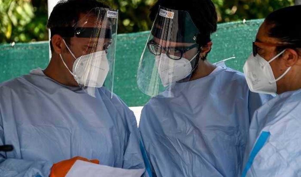 Covid in Puglia: leggera flessione del tasso di contagio, ma aumentano ricoveri e intensive