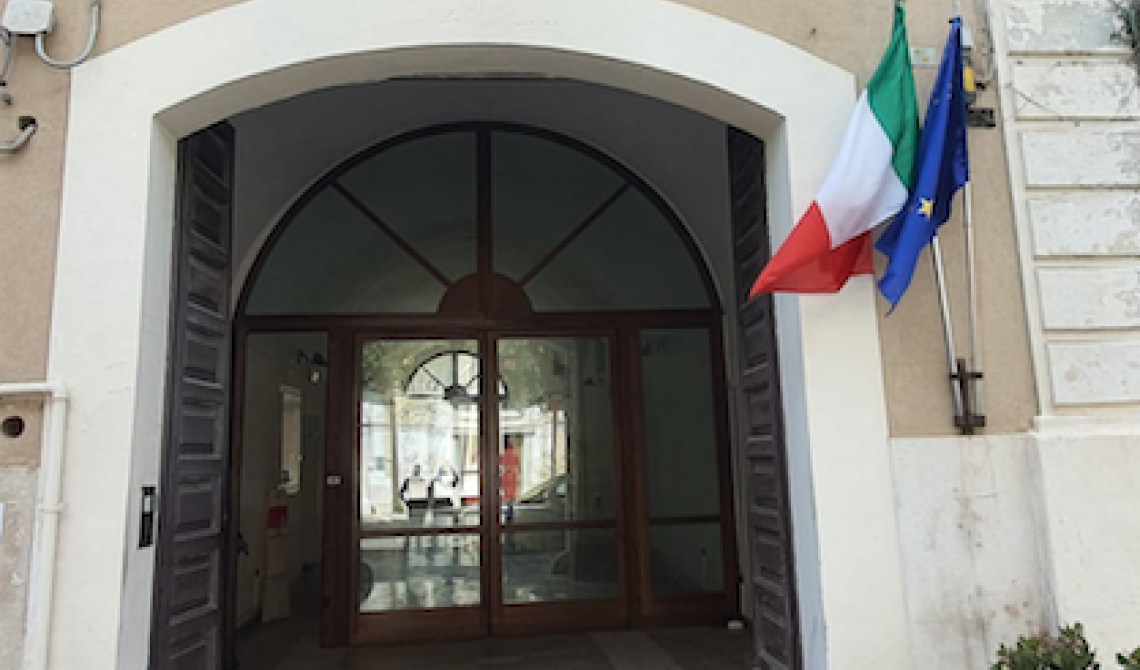 Picchia moglie e figli, minacciandoli con una pistola: arrestato pregiudicato di Lucera