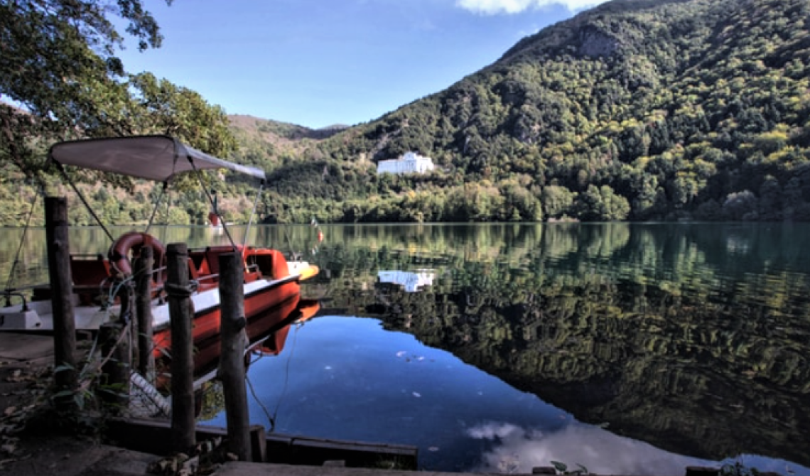Dalle modalità di accesso alle difficoltà degli operatori: arriva l'interrogazione dei consiglieri pentastellati sui Laghi di Monticchio 