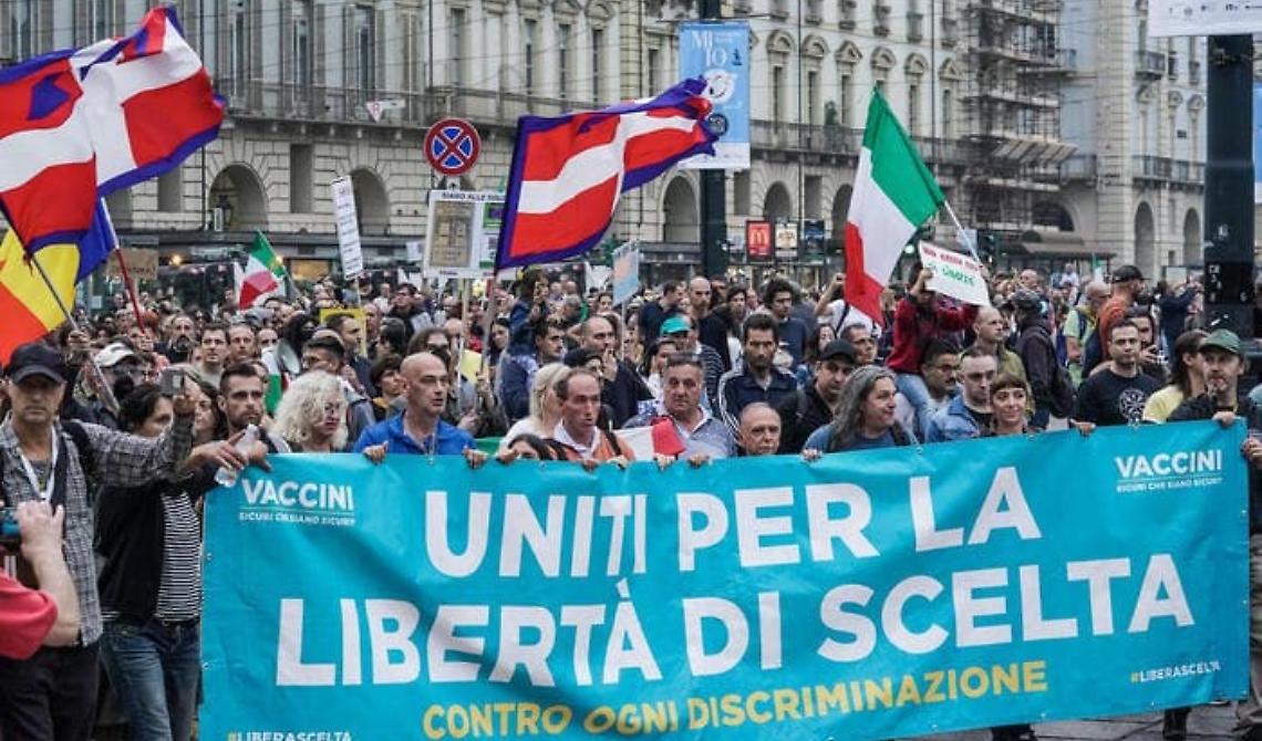 Il popolo del NoPass invade le piazze italiane al grido di "libertà di scelta contro ogni discriminazione"