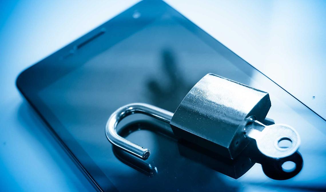 Indagine sulle app "rubadati", il Garante avverte sul pericolo del microfono sempre attivo 