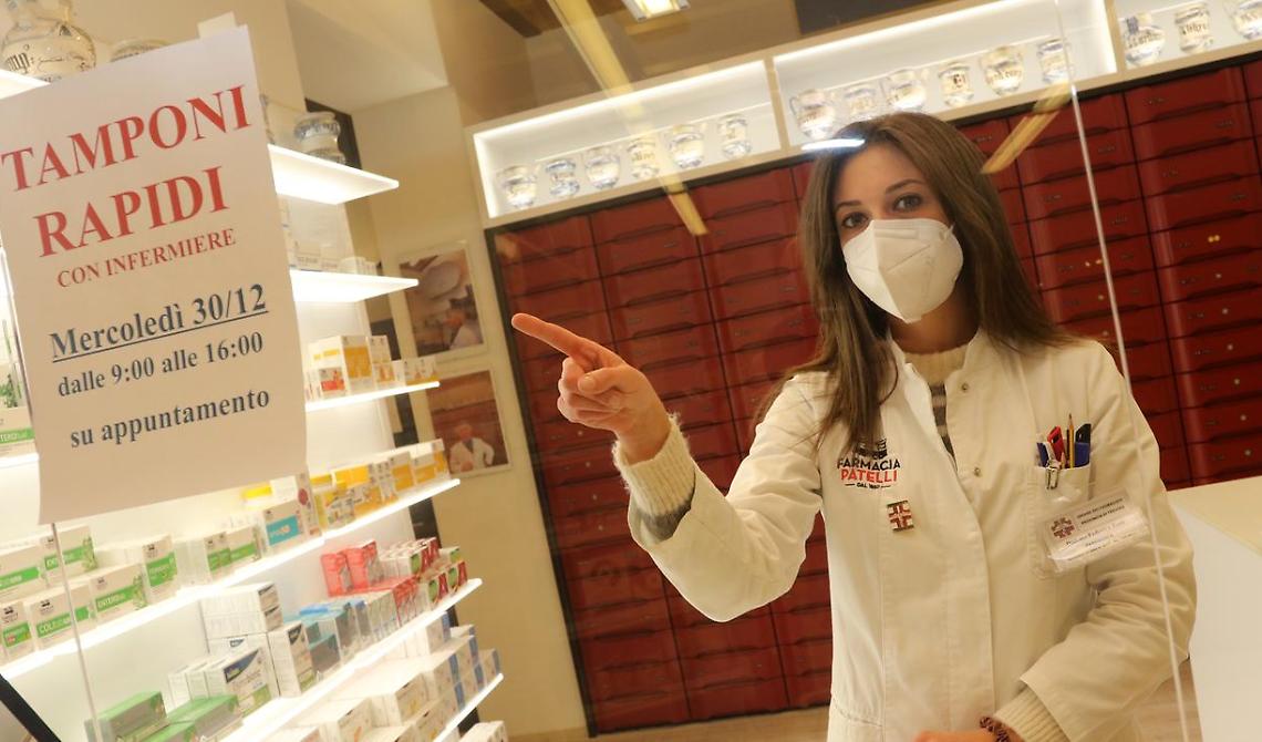 Occhio al prezzo dei tamponi Covid nelle farmacie in Puglia: massimo 8 euro dai 12 ai 18 anni, 15 euro per i maggiorenni