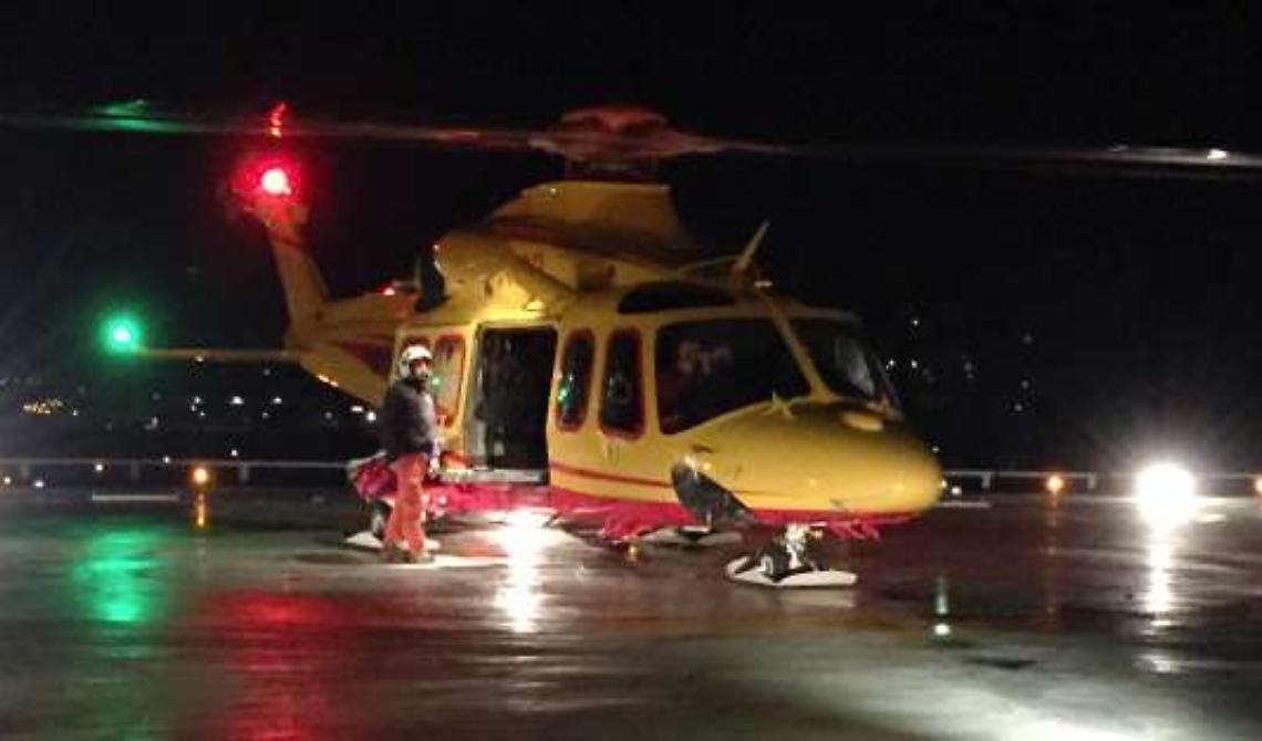 Ha un attacco di appendicite acuta su di una nave da crociera olandese, la Guardia Costiera di Pescara lo ricovera a S. Giovanni R.