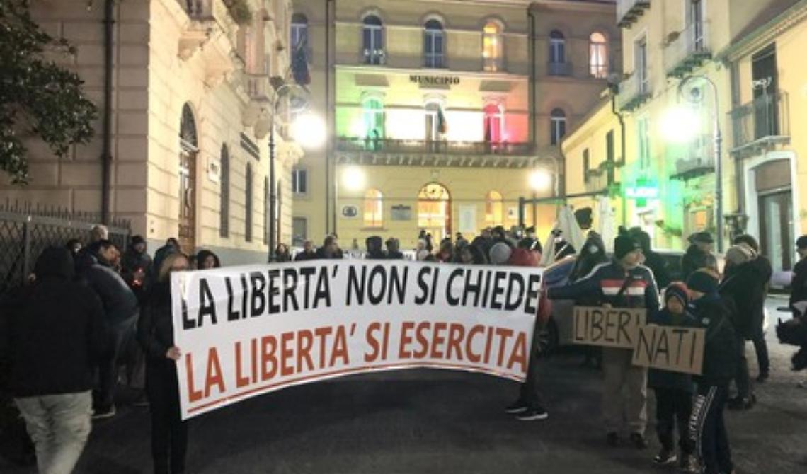 Potenza, sit-in no pass: «Erosione costante dei diritti e delle libertà fondamentali»