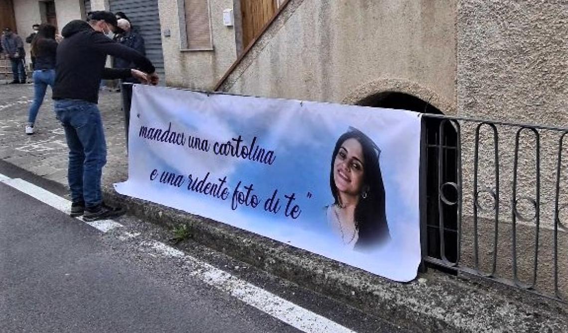 Dora Lagreca: a Potenza indagini senza sosta. La lettera della famiglia: «Eri sempre solare» e quel post su Facebook 