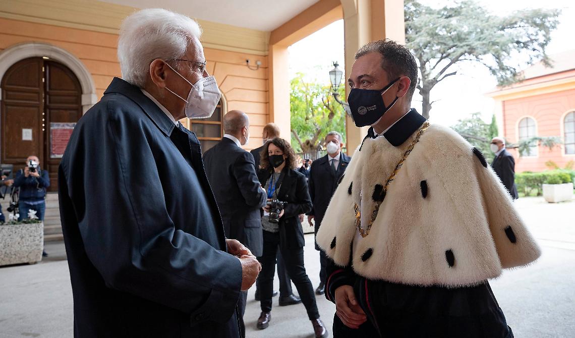 Il Rettore UniFg Limone "consegna" a Mattarella un ateneo fin troppo in crescita