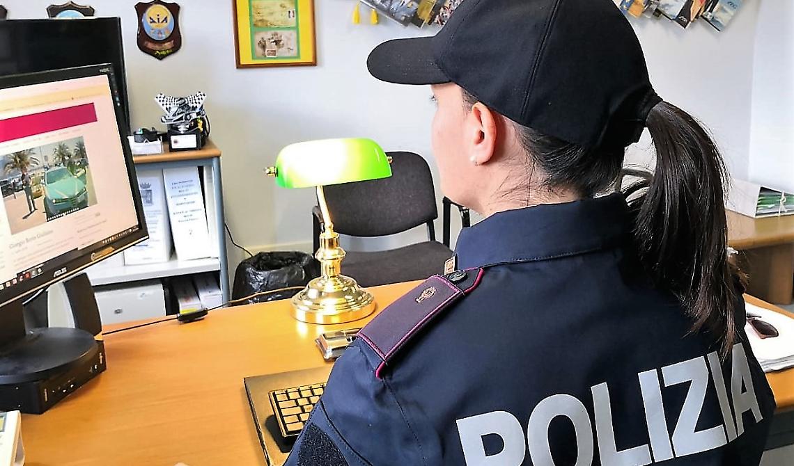 Quattro le ragazzine adescate con video e foto porno da un 48enne di Novara fintosi baby calciatore della Lazio. L'inchiesta partita da Foggia