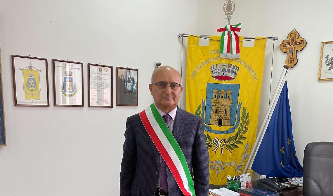 Castronuovo di Sant'Andrea, frana nel centro storico del paese