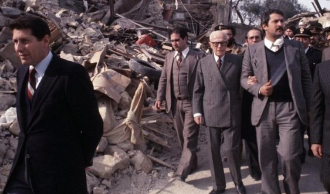 23 novembre 1980, la visita del Presidente Pertini a 48 ore dal sisma e lo storico discorso a reti unificate: "Ho assistito a degli spettacoli che mai dimenticherò"