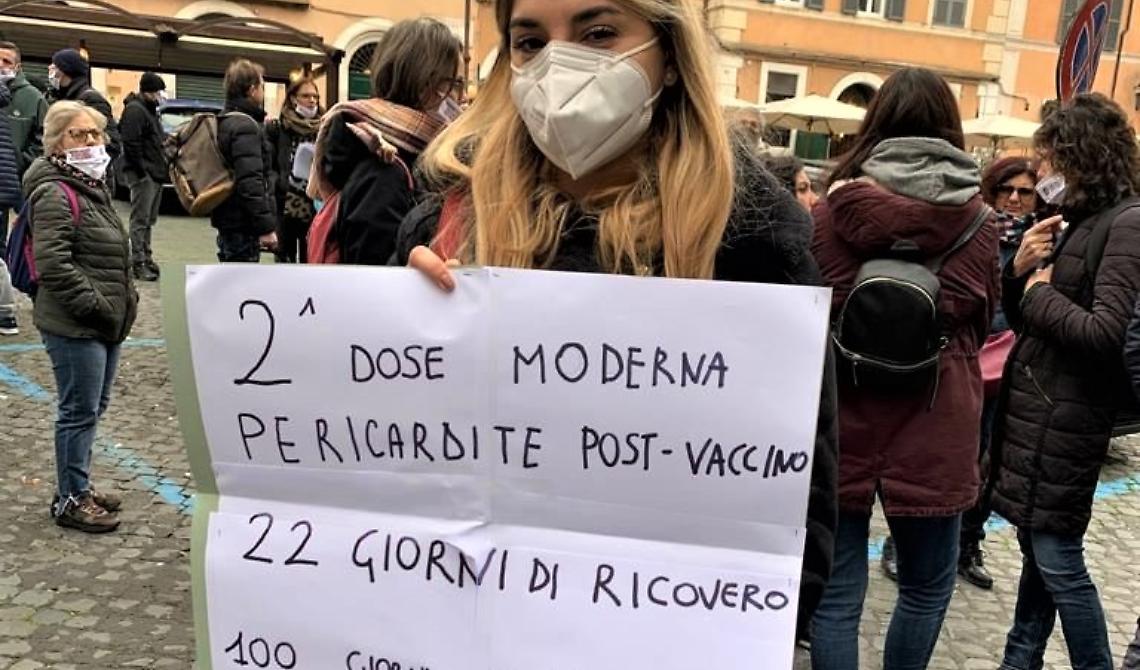«Non è l'acqua di Lourdes» ma è vietato parlare delle reazioni avverse al vaccino: ecco le storie di Paolo e di Camilla
