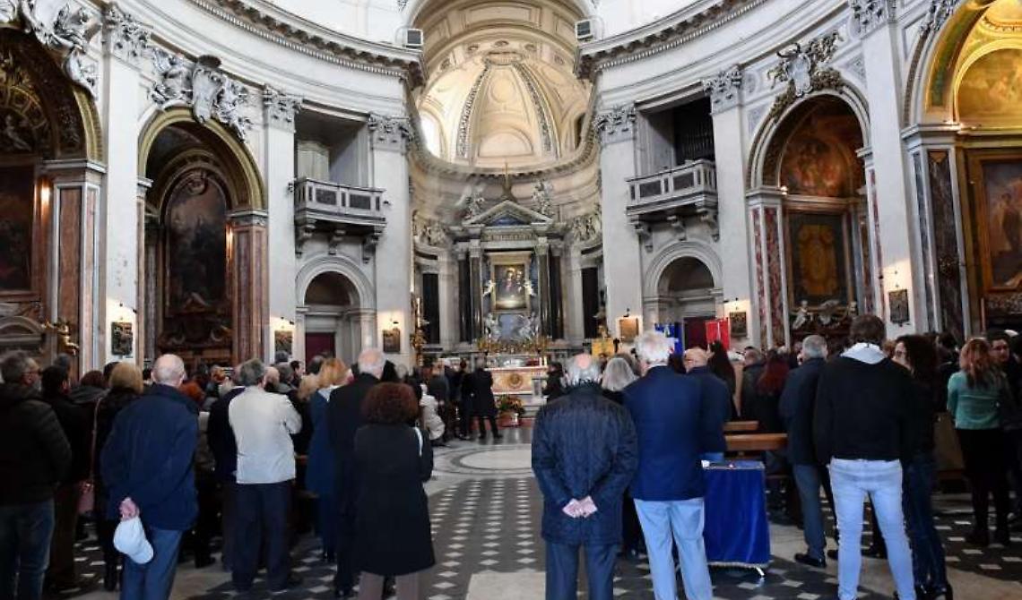 L'ultimo saluto a Tony Santagata, da Pupi Avati a Ninetto Davoli, ai frati di San Giovanni Rotondo e Termoli