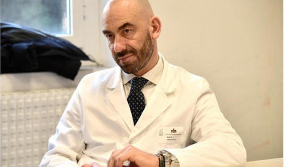 Il vaccino è facoltativo ma Bassetti sogna la Corea: «I no vax? Mandare i carabinieri a prenderli a casa»