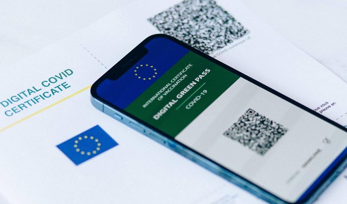 Il vaccino «protegge» ma non basta e la super carta verde non crea luoghi sicuri: per i grandi eventi ipotesi di tampone 