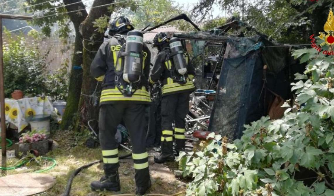 Terribile tragedia in un campo nomadi a Stornara: due bambini muoiono nell'incedio divampato nelle baracche