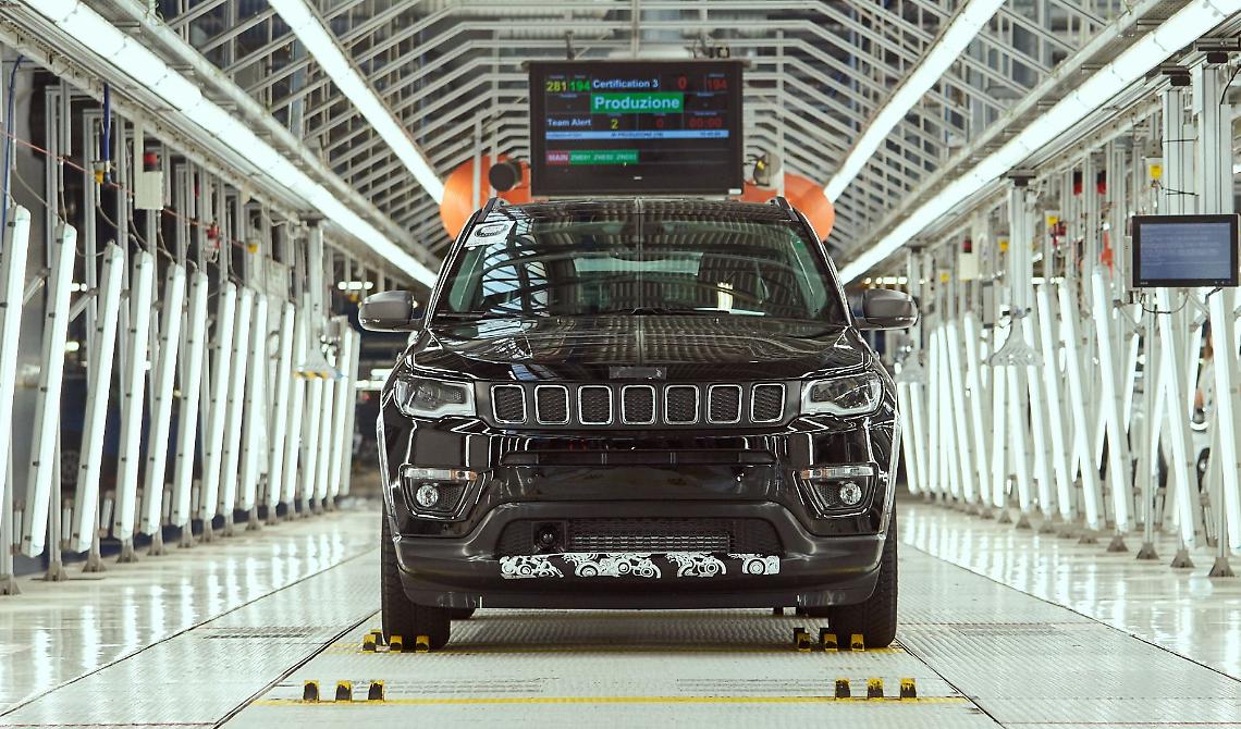 La produzione di Stellantis è in flessione per il quarto anno, regge la Jeep Compass